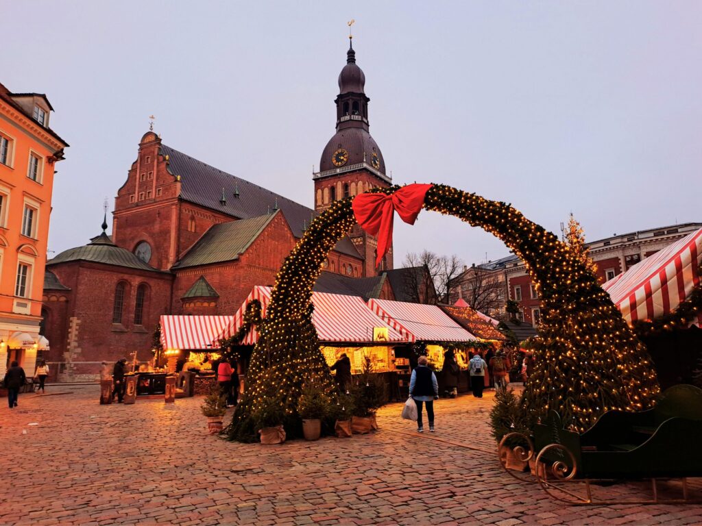 Weihnachtsmarkt in Riga im Winter