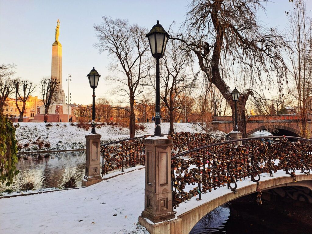 Park in Riga im Winter